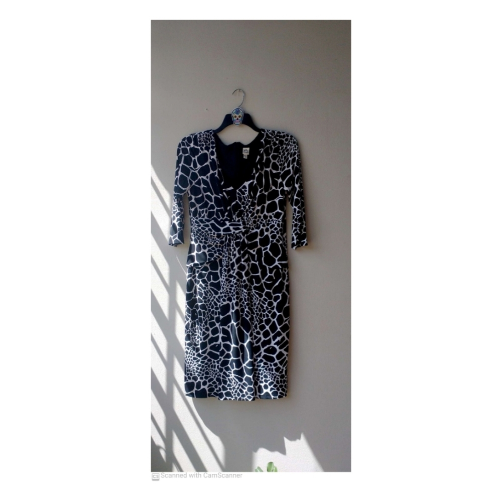Sangria Black and White Print V-Neck Dress